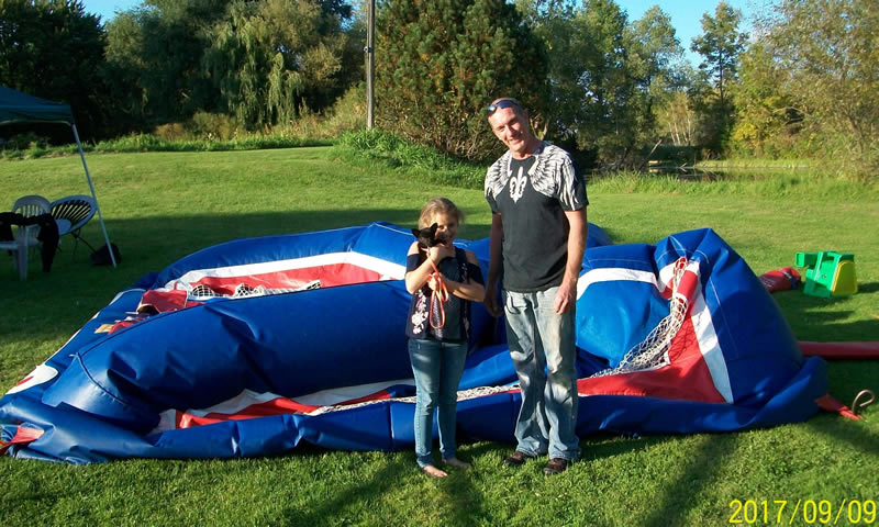 https://www.dundeemill.org/pictures/2017/15 bounce house.jpg